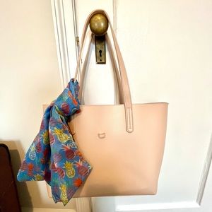 NEW - Purse with built in wine dispenser